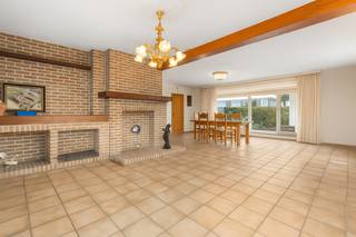 Knokke-Heist: Alleenstaande woning te koop met grote tuin in Knokke-Heist.Ontdek deze gezellige alleenstaande woning, ideaal gelegen aan de Heistlaan...