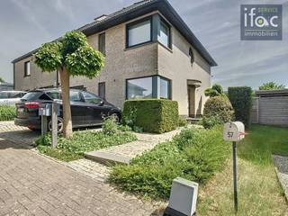 Moderne en energiezuinige villa in doodlopende straat in Vossem (Tervuren). Gedeeltelijk tuinonderhoud inbegrepen in de huurprijs! Het huis bevat...