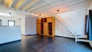 Rustig, achterin gelegen woonhuisje met 2 terrassen (geen tuin) gelegen op de grens met Tremelo en Schriek.In gesloten bebouwing met terras 15m²...