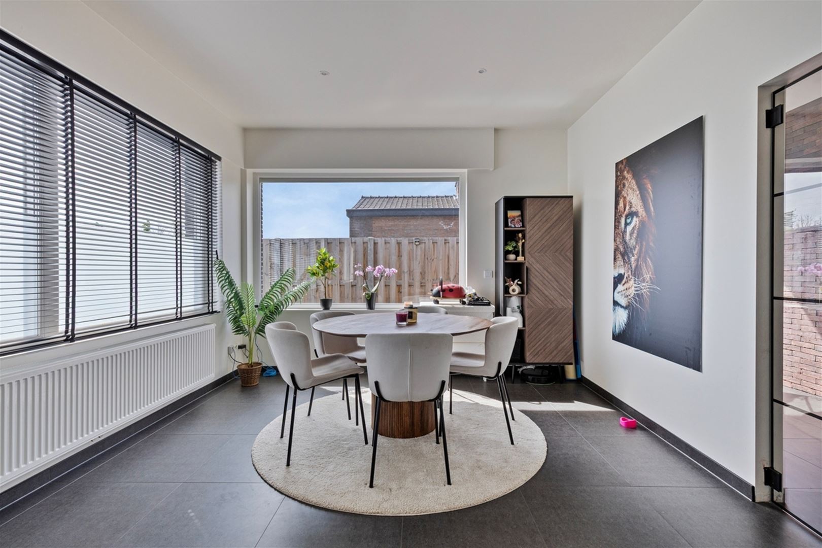 Instapklare open bebouwing op 480 m² met 3 slaapkamers en 2 badkamers. - foto 5