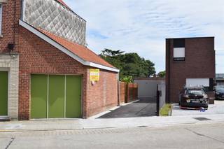 Ruime nieuwbouw garage Roeselare € 80huur + € 2 elektriciteit/maand.  Garage 3 beschikbaar vanaf 01/03/2026...