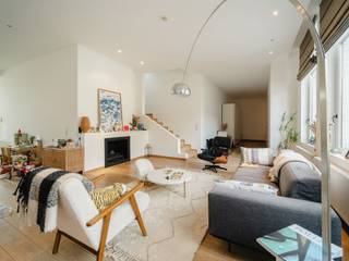 Gelegen nabij het Vorstpark en het stadhuis van Sint-Gillis, in de voormalige ateliers van Sermon en Pletinckx, biedt dit duplexappartement een...