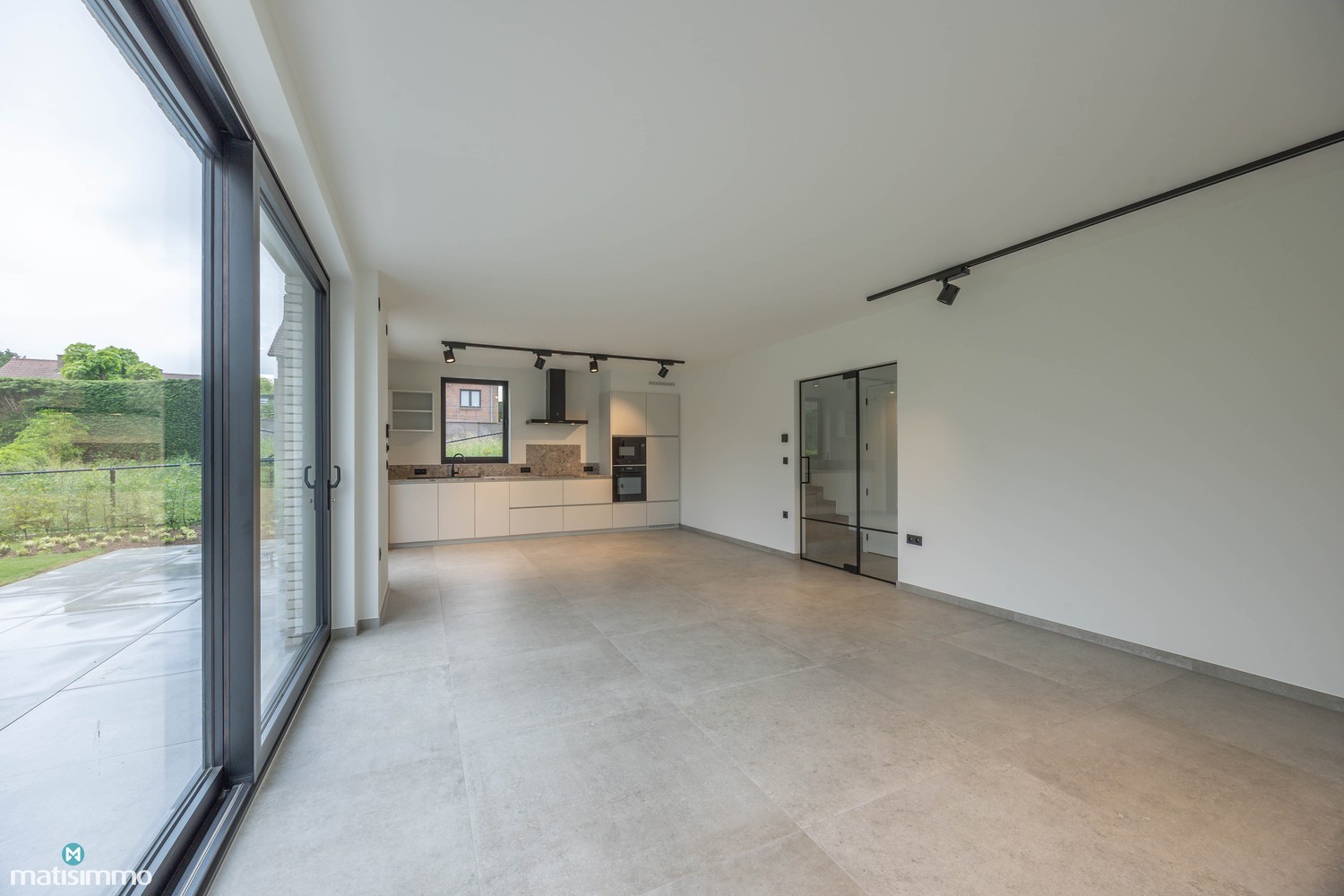HOOGWAARDIG AFGEWERKTE NIEUWBOUWWONING MET DRIE SLAAPKAMERS EN TUIN (INCLUSIEF TUINONDERHOUD) TE RIEMST - foto 5