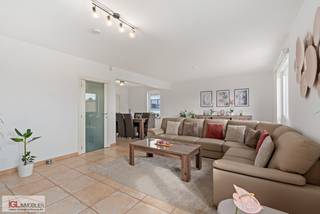 Immo Groot Leeuw stelt u dit luxueus duplexappartement voor te Zuun.Het appartement bevindt zich op de 2de en 3de verdieping van een kleinschalig...