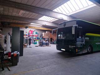 Ideaal gelegen in de onmiddellijke nabijheid van de autosnelwegen, biedt dit pand een uitstekende bereikbaarheid voor uw professionele...