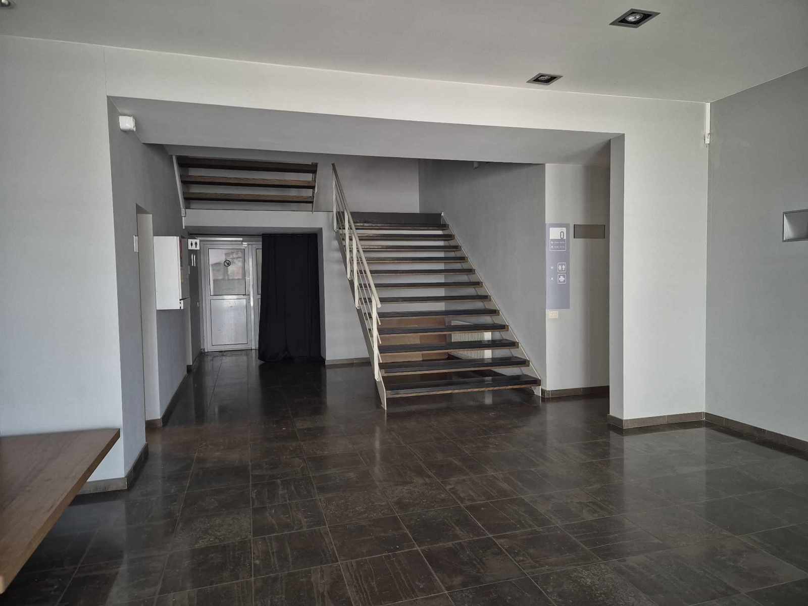 Ruim kantoorgebouw met uitstekende verbinding! - foto 2