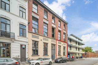 Dit instapklaar appartement is gelegen op de gelijkvloerse verdieping in de Residentie Jourdan, een knap loft-gebouw in het centrum van Leuven. ...
