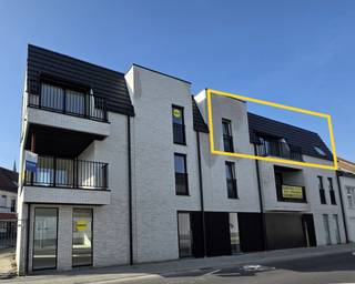 Ruim en lichtrijk nieuwbouwpenthouse met 2 slaapkamers in het centrum van Kuurne.Dit 2-slaapkamerappartement met hoogwaardige afwerking is gelegen op...