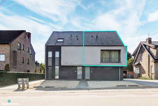 DUPLEXAPPARTEMENT MET 2 SLAAPKAMERS, 1 CARPORT, 1 AUTOSTAANPLAATS, TERRAS, AIRCO EN ZONNEPANELEN TE GROTE-SPOUWEN*** Bekijkt u deze woning via een...