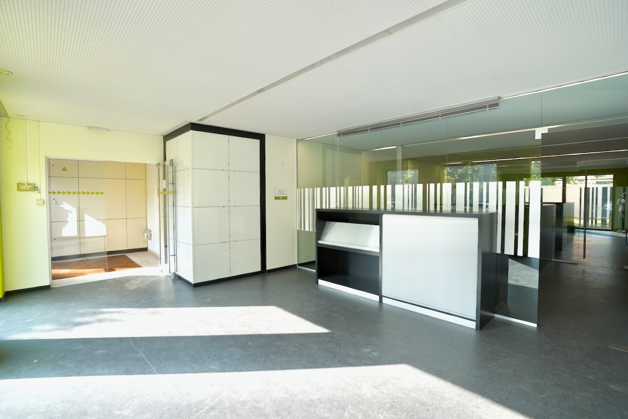 Ruim handelspand in de hoofdstraat van Ertvelde ! - foto 1