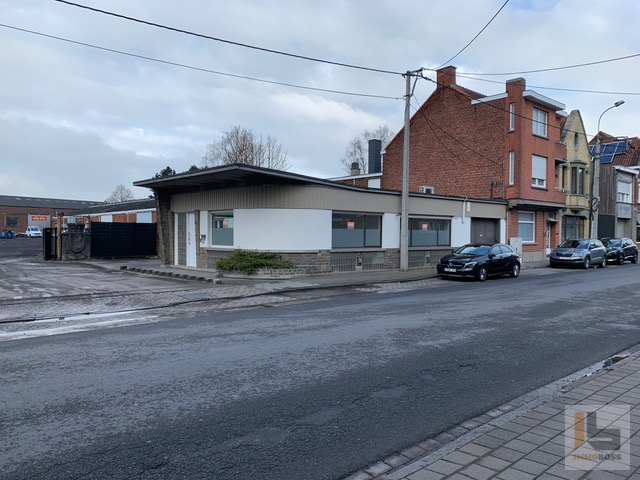 Multifunctionele handelsruimte met 2 privé-parkings! - foto 1