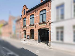 RONSE - Vous êtes à la recherche d'une propriété commerciale polyvalente avec des combles aménageables ?Alors cette propriété pourrait être pour vous...