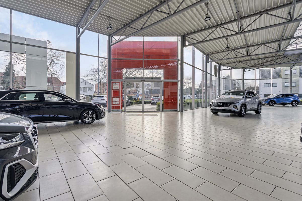 Uniek commercieel huurpand op dé invalsweg van Brugge. - foto 2