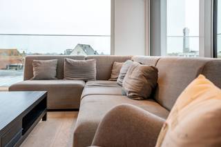 In het idyllische centrum van Diksmuide vindt u deze recente (2020) energiezuinige penthouse. Deze uitzonderlijke woonst combineert moderne luxe...