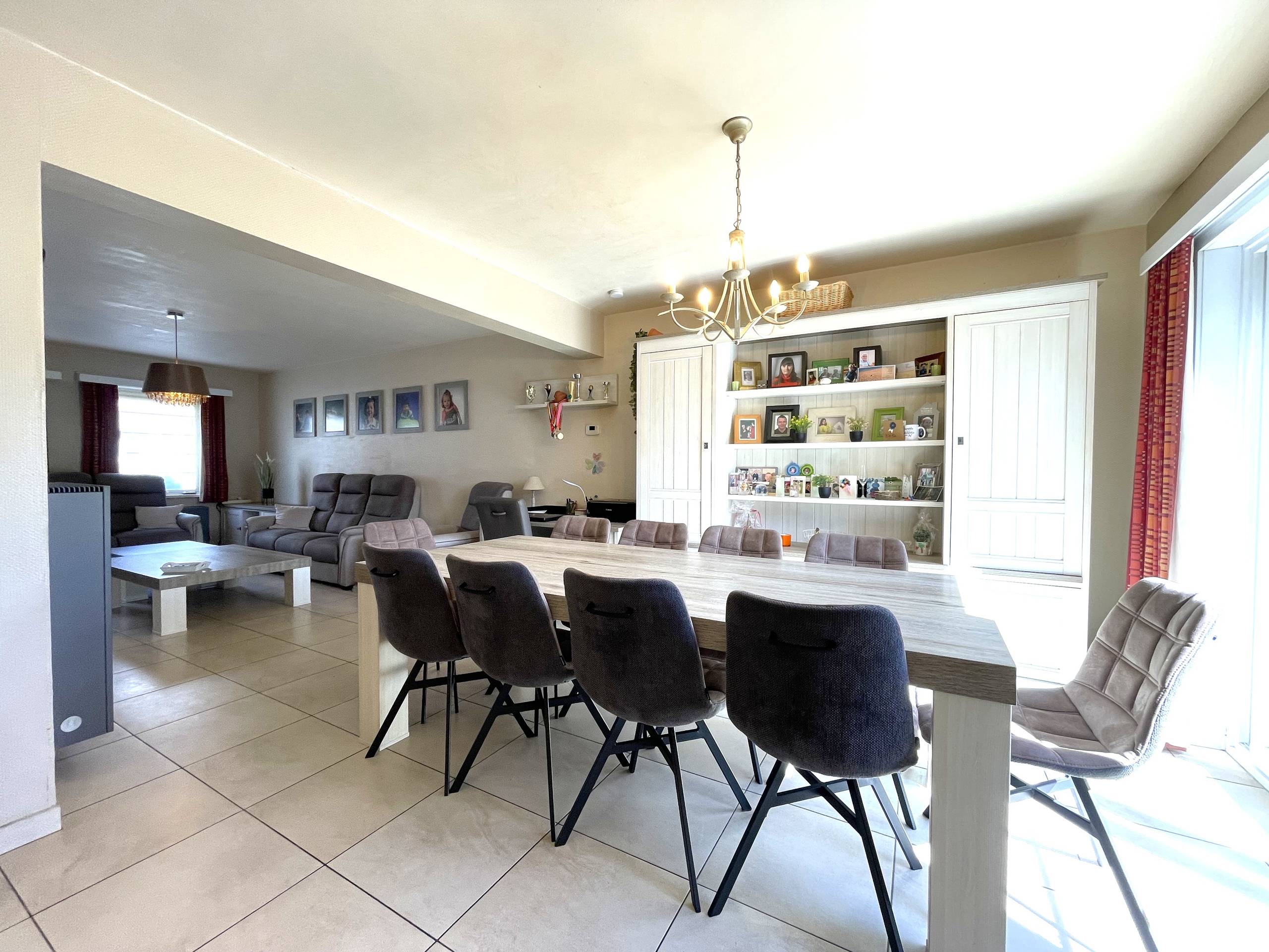 Instapklare woning met 4 slaapkamers, tuin, garage + uitweg - foto 5