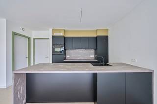 <span><strong>85% VERKOCHT! Grijp nu je kans alvorens het project is uitverkocht.<br />Geniet van 6% btw, zeer interessant voor investeerders en eigen bewoners! </strong>Informeer naar de voorwaarden. <span>Wij zijn elke woensdag van 13 uur tot 16 uur aanwezig</span>. Bekijk het volledig project op: https://www.jansenrealestate.be/agnetenpark/4764739/<strong><br /><br /><span>NIEUWE FASE</span>: </strong>assistentiewoningen in 'Residentie Armand Preud'homme'. <br /><br />Agnetenpark, Altijd thuis, overal dichtbij...</span><br /><br /><span>Agnetenpark is een échte nieuwe buurt met verschillende woningtypes voor iedereen en voor elke (gezins)situatie. Maar in Agnetenpark leef je niet alleen op maat van de mensen maar ook op maat van morgen. Zo is er aandacht voor duurzame energie - denk maar aan zonnepanelen, geothermie (warmtepomp met aardwarmte) en waterrecuperatie - én duurzame mobiliteit. De woningen dragen ook het BEN-label (Bijna Energie Neutraal). Het E-peil ligt onder E20 waardoor er 5 jaar vrijstelling is op het kadastraal inkomen. </span><br /><br /><span>Er wordt een nieuw buurtpark aangelegd aan de Kloosterstraat waardoor je kan genieten van het uitbundige groen tijdens een rustgevende wandeling of een gezellige namiddag met buren en vrienden.</span><br /><br /><span>Ook wordt er in Agnetenpark gezorgd voor het beste wooncomfort. Alle afwerkingskeuzes werden gemaakt én is er standaard vloerverwarming voorzien. Ondergrondse staanplaatsen, kelder- en fietsenbergingen zorgen voor het mobiele comfort. Verder zorgen de kwalitatieve afwerking en veel lichtinval in de leefruimtes voor een heerlijk thuis-gevoel. Op de ruime terrassen is er uitzicht over de stad Peer en het uitbundige groen. </span><br /><br /><span>Aan de straatkant van de residentiële site bevinden zich de </span><strong>Kopwoningen</strong><span>. Deze één- en tweeslaapkamerappartementen hebben een oppervlakte van 73 tot 118m² en hebben zuid-gerichte terrassen van 7 tot maar liefst 60m². </span><br /><br /><span>De </span><strong>Parkwoningen</strong><span> liggen in het hartje van Agnetenpark. Deze zijn elk vernoemd naar grote kunstenaars geboren in Peer en bestaan uit één- en tweeslaapkamerappartementen van 64 tot 120m² met een terras van 6 tot 46m². In de volgende fase worden hier appartementen voor senioren gebouwd, waar je op elk moment, nu of later, kan intekenen voor de hulp van een woonassistent.</span><br /><br /><span>Er zijn ook 5 </span><strong>Walwoningen</strong><span> die het project ontsluiten met elk hun specificaties. De oppervlaktes lopen van 78 tot 135m² met terrassen van 10 tot 56m². Gelijkvloerse appartementen beschikken over een tuin van 44 tot 116m². Deze walwoningen beschikken over één-, twee- of drieslaapkamerappartementen. <br /><br />Een gevarieerd aanbod met een topafwerking, zorg voor de toekomst, het heden en het verleden, dat is wat het groene project Agnetenpark omschrijft. Bovendien kan je aankopen aan 6% btw (ovw).<br /><br />In dit project is geïnvesteerd in een efficiënt en duurzaam geothermisch verwarming en koeling systeem (KWO systeem) dat samen met zonnepanelen en warmtepompen zorgt voor een zeer lage energiefactuur. Meer info over dit systeem vind je hier: www.jansenrealestate.be/wat-is-een-kwo-systeem<br /><br />Neem vandaag nog contact op voor een afspraak op 011 39 90 50. Spring ook eens binnen in het dienstencentrum De Perelaar gelegen op de site van Agnetenpark.<br /><br /><em>Getoonde renders en plannen zijn indicatief.</em></span>