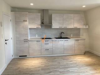 Welkom in deze studio gelegen in het hart van Brasschaat! De studio ( 47m²) beschikt over een moderne, volledig uitgeruste open keuken met stijlvolle...