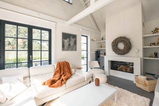 'Charmant' is het minste wat we kunnen zeggen van deze - tot in de puntjes - afgewerkte visserswoning. De woning werd gebouwd begin 1900 en werd...