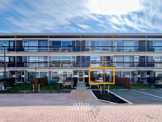 Bent u op zoek naar een ruim en comfortabel appartement op een uitstekende ligging? Dan is dit instapklare gelijkvloers appartement in Kontich precies wat u zoekt!<br />Het appartement beschikt over een mooie, lichtrijke leefruimte met voldoende plaats voor een gezellige zithoek en eetruimte. Dankzij de goede oppervlakte geniet u hier van een aangenaam gevoel van ruimte en comfort.<br />De recent vernieuwde keuken is modern ingericht en voorzien van alle nodige toestellen, ideaal voor wie graag kookt. Ook de badkamer werd recent gerenoveerd en straalt hedendaags comfort uit.<br />Verder omvat het appartement één (of meerdere) volwaardige slaapkamers, perfect voor een koppel, alleenstaande of als investering. Het gelijkvloerse karakter zorgt bovendien voor extra toegankelijkheid en gebruiksgemak.<br />Gelegen in een rustige buurt, maar toch dichtbij winkels, openbaar vervoer en belangrijke invalswegen, combineert deze woning een centrale ligging met aangenaam wonen.<br /><br />EPC :  237 kWh/m<sup>2</sup> (Label C)<br />Stedenbouwkundige inlichtingen in aanvraag<br />Waterinfo : P-Score = A, G-Score = A<br /><br />Dit is niet wat je zoekt ? Al gehoord van AANKOOPBEGELEIDING ?   Wij zoeken, bezoeken en onderhandelen mee met jou voor eigendommen die worden aangeboden door particulieren, andere makelaars of eigendommen die zelfs (nog) niet te koop staan?<br />Vraag meer informatie over aankoopbegeleiding via welkom@dehuisleverancier.be of 0489/069.000<br /><br />de Huisleverancier : Persoonlijk, voor iedereen Service, Kwaliteit en Vertrouwen !