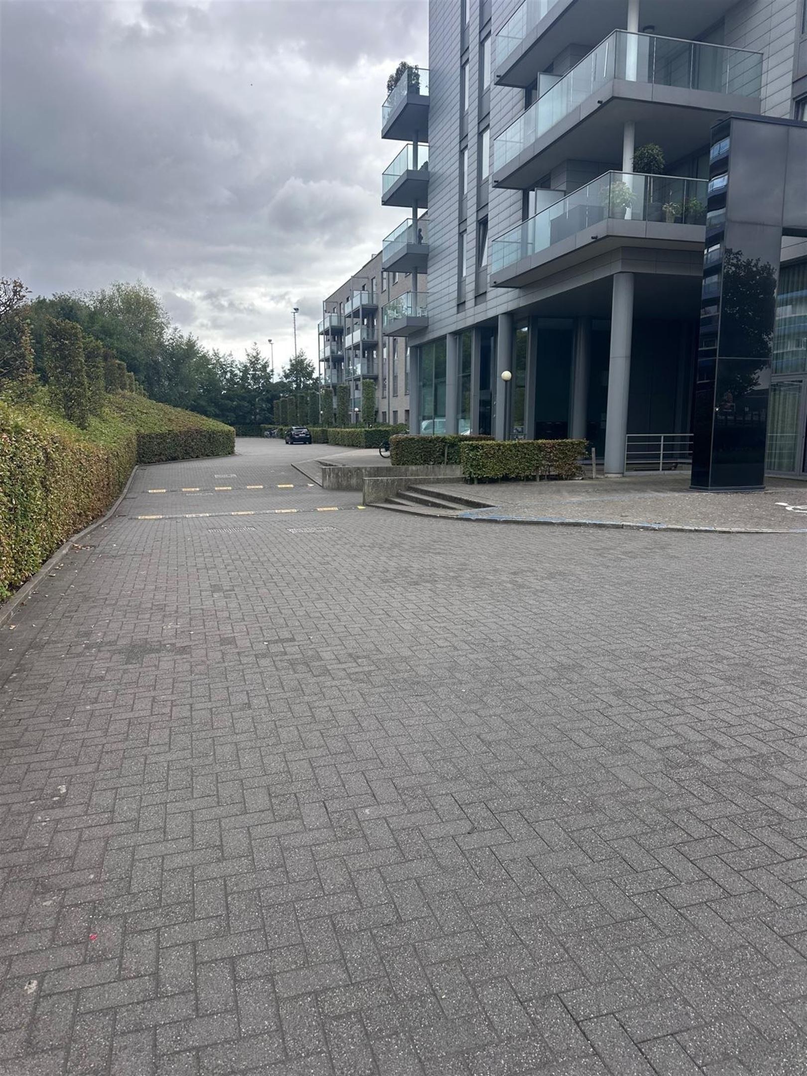 Ondergrondse autostaanplaats op goed bereikbare locatie - foto 4