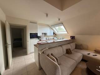 Op zoek naar een instapklaar en lichtrijk appartement met extra ruimte en comfort? Dan is dit leuke duplex appartement in De Pinte beslist iets voor jou!