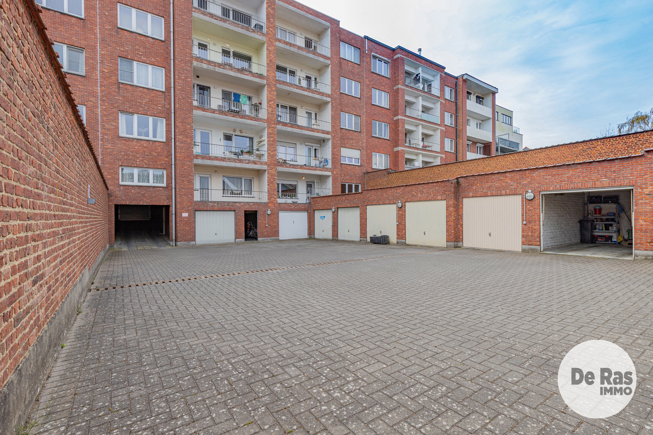 AALST- Gesloten hoekgarage/ garagebox met extra ruimte! - foto 4