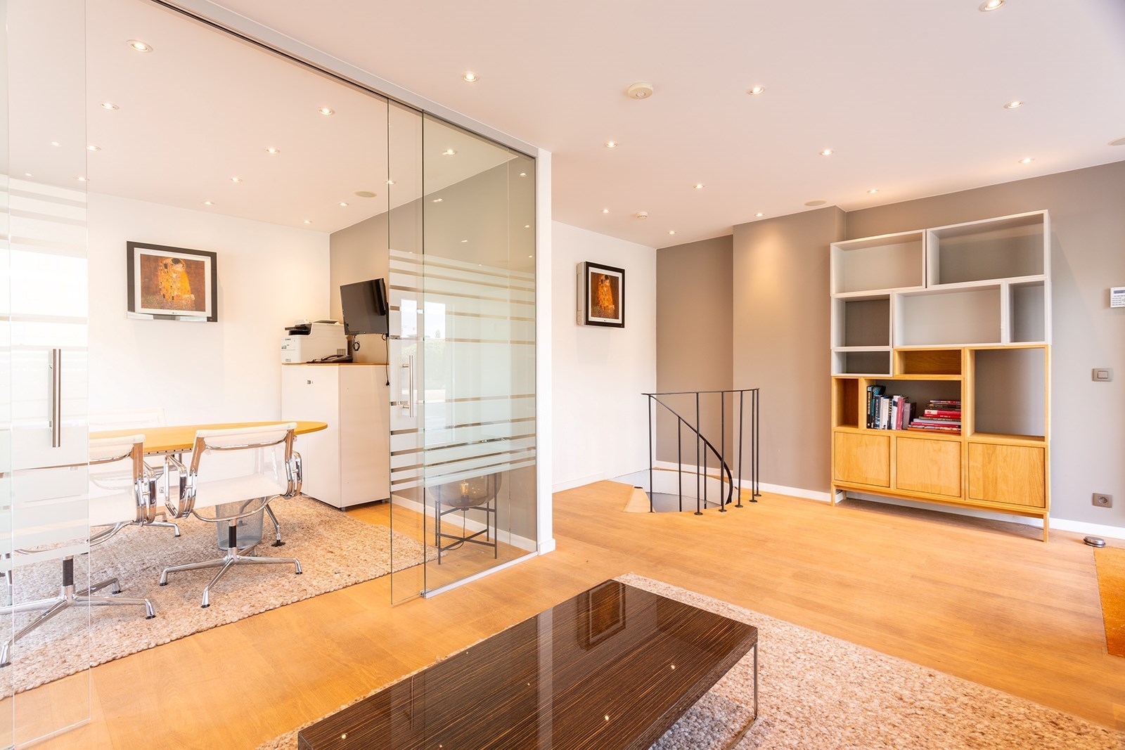 Zeer goed gelegen handelsgelijkvloers - foto 2