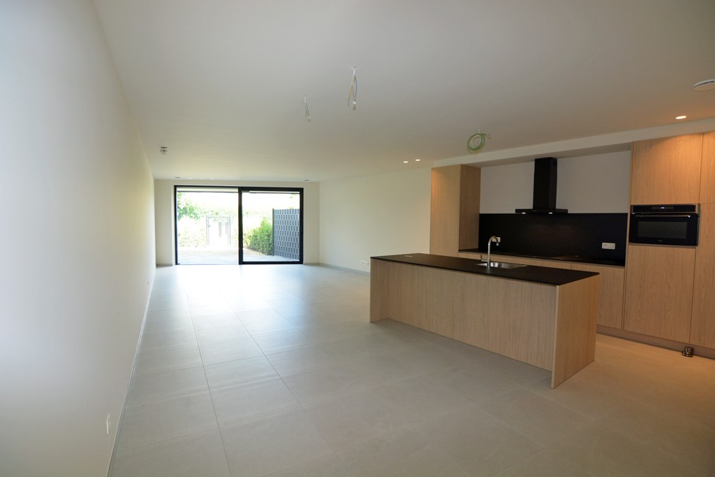 Gelijkvloers nieuwbouwappartement 124 m² met 2 slpk, tuintje en 2 autostandplaatsen. - foto 4