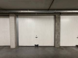Immo Pické biedt U deze gesloten ondergrondse garagebox aan gelegen in een goed onderhouden appartementsgebouw. Deze garagebox is gelegen op...