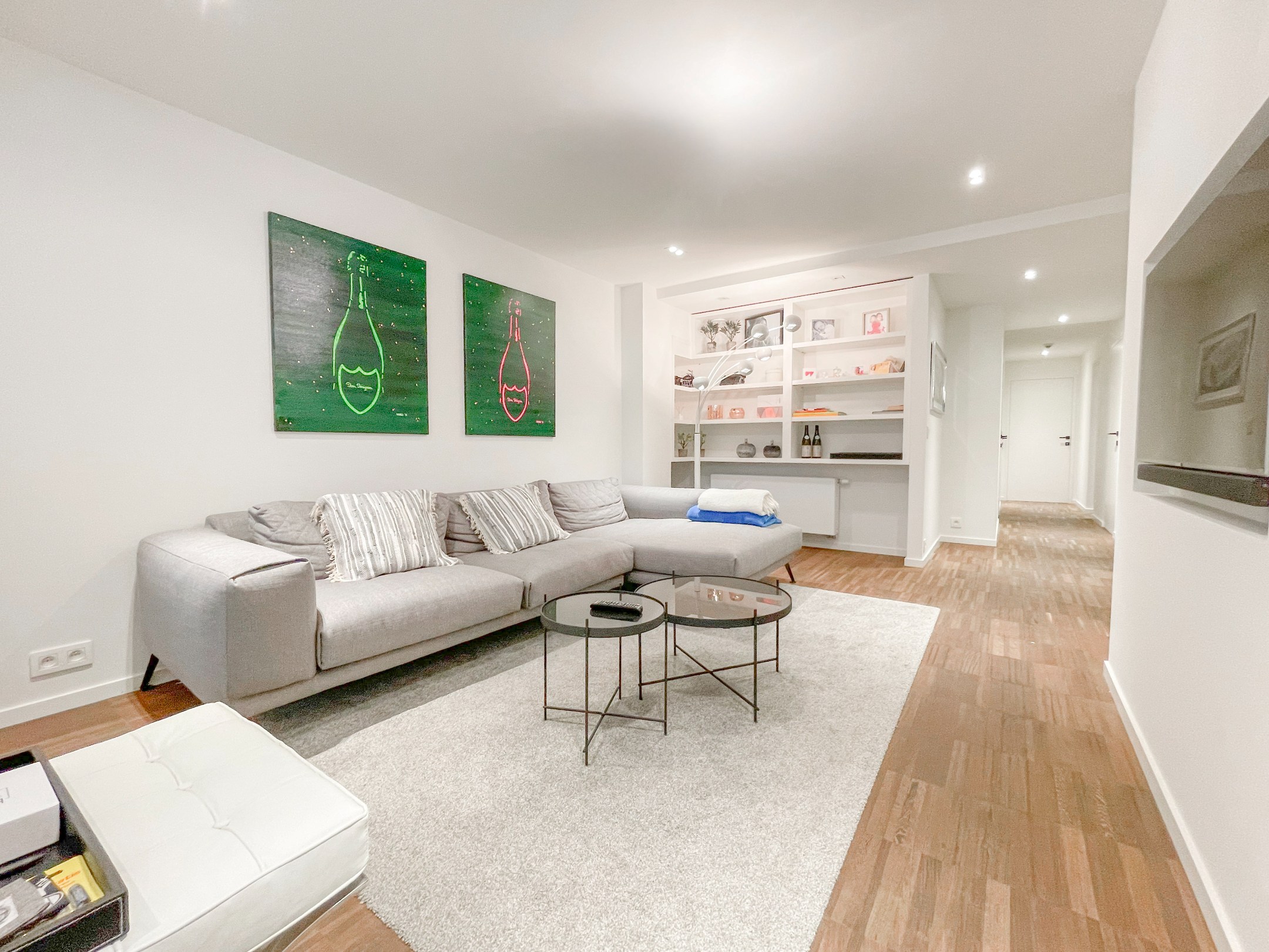 Stijlvol, instapklaar appartement met een ruim terras gelegen aan het Lichttorenplein op enkele passen van de zee. - foto 4