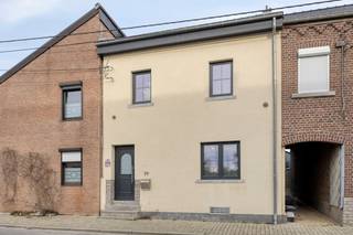 Deze prachtige woning is gelegen in een rustige en open landelijke ligging. De woning beschikt over een grote tuin, perfect om te genieten van de...