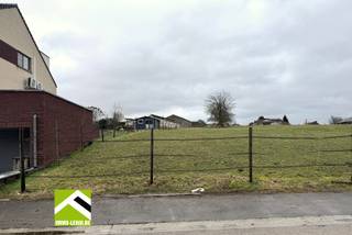 Ce terrain est situé dans le village rural de Widooie, entre Tongres et Borgloon, dans une rue calme, avec des prairies et des champs à...