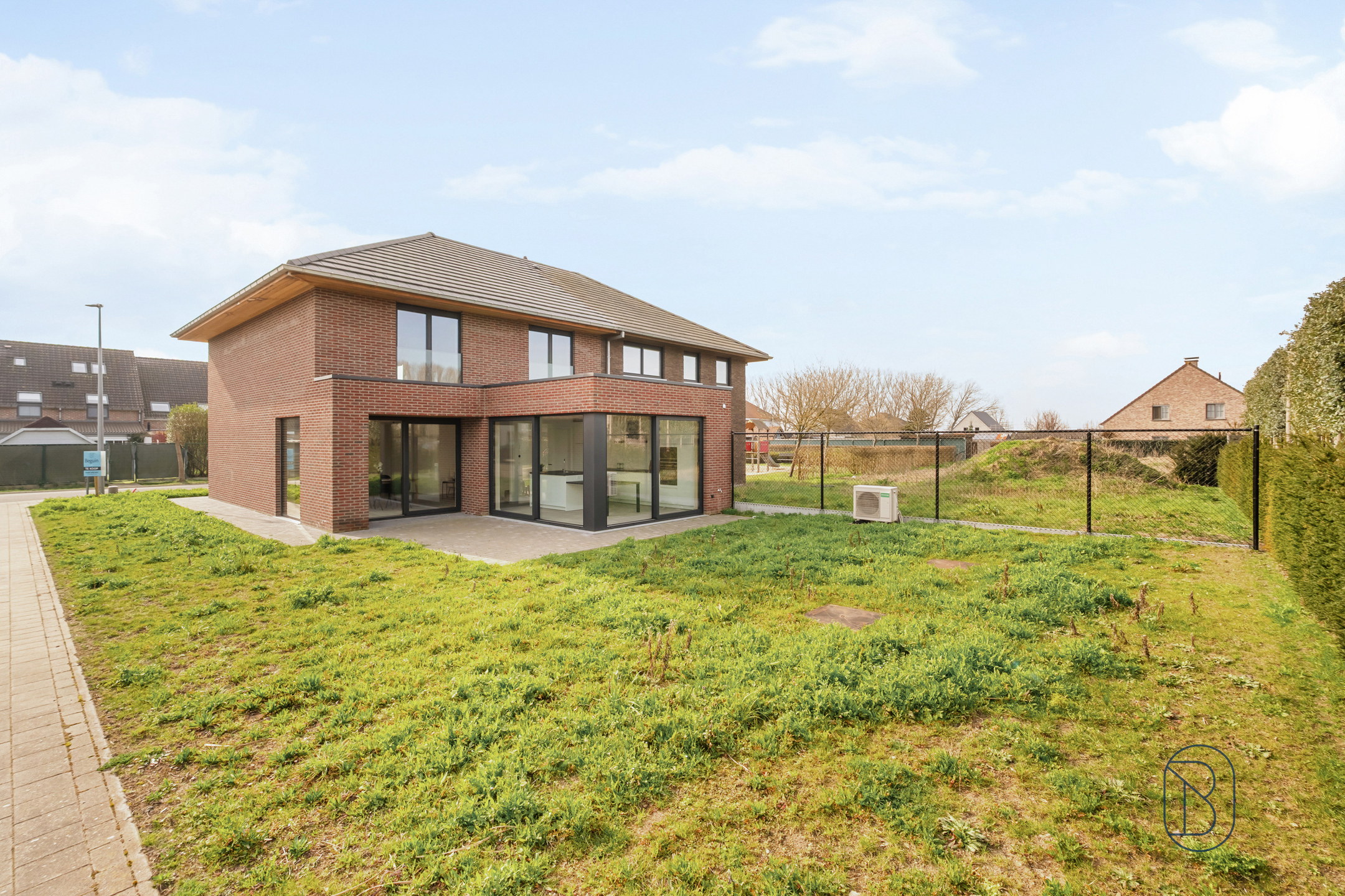 Kwalitatieve moderne ruime nieuwbouwwoning HOB met 3 SLK! - foto 2