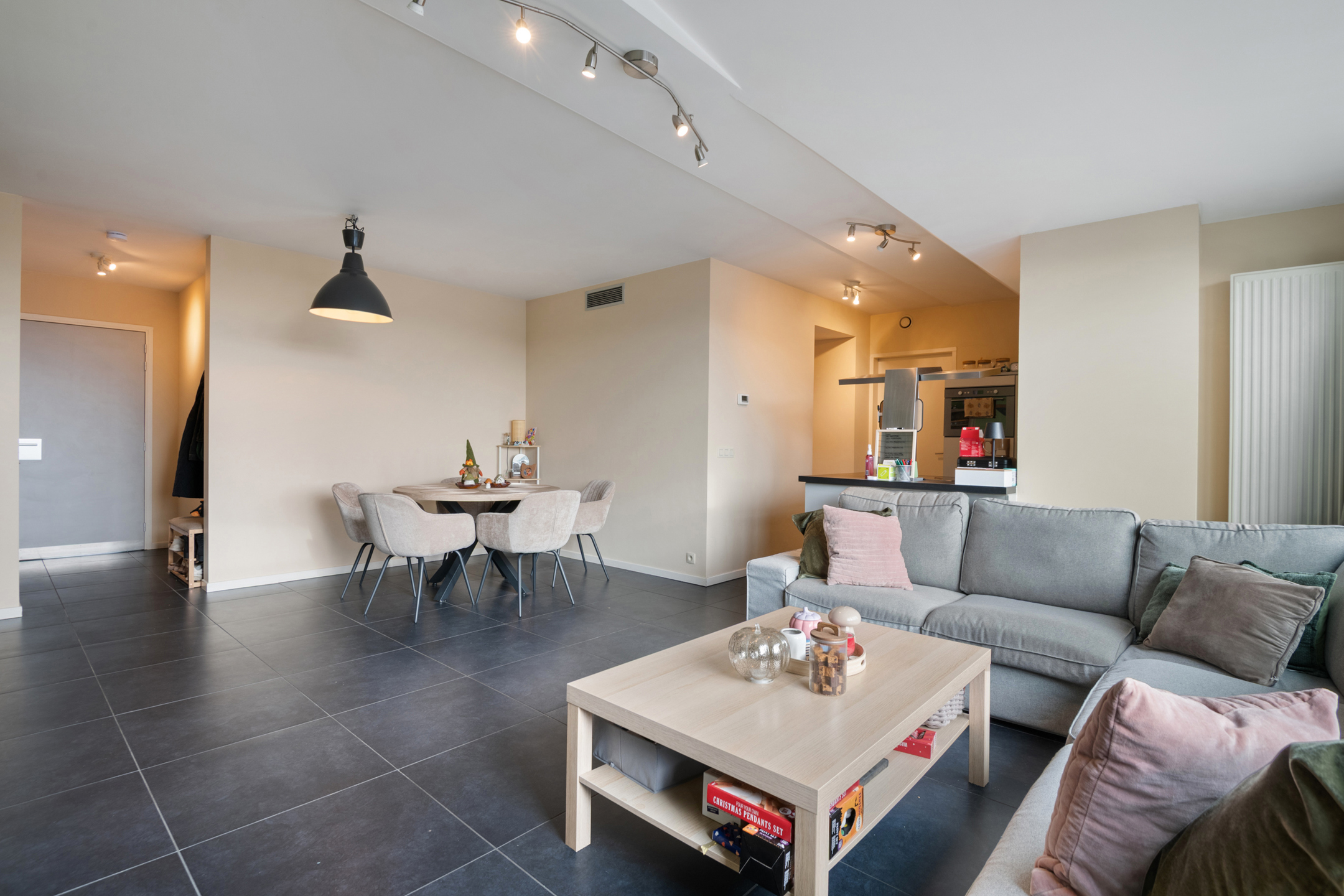 Zéér verzorgd en recent appartement met 2 slpk + ruim terras - foto 5