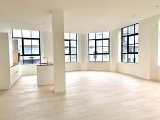 Het appartement ca 150 m² op de 2de verdieping bevindt zich in een iconisch fabrieksgebouw op de hoek van de Coveliersstraat en de Belpairestraat...