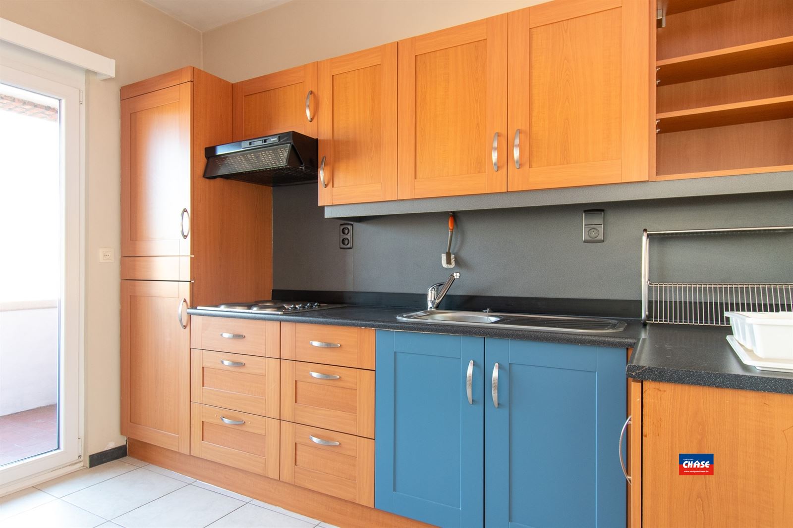 Lichtrijk appartement met terras op de eerste verdieping - foto 4