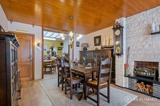 Deze rijwoning met een bewoonbare oppervlakte van 122 m² op een perceel van 114 m² biedt heel wat mogelijkheden om er jouw droomwoning van te...