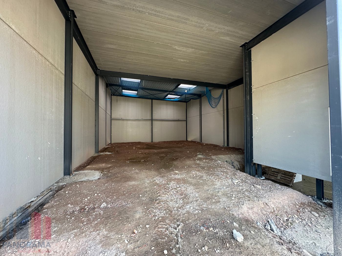 Nieuwbouw KMO-unit van 360 m² met 150 m² kantoorruimte te koop – Strategisch gelegen nabij E17 in Waregem - foto 4