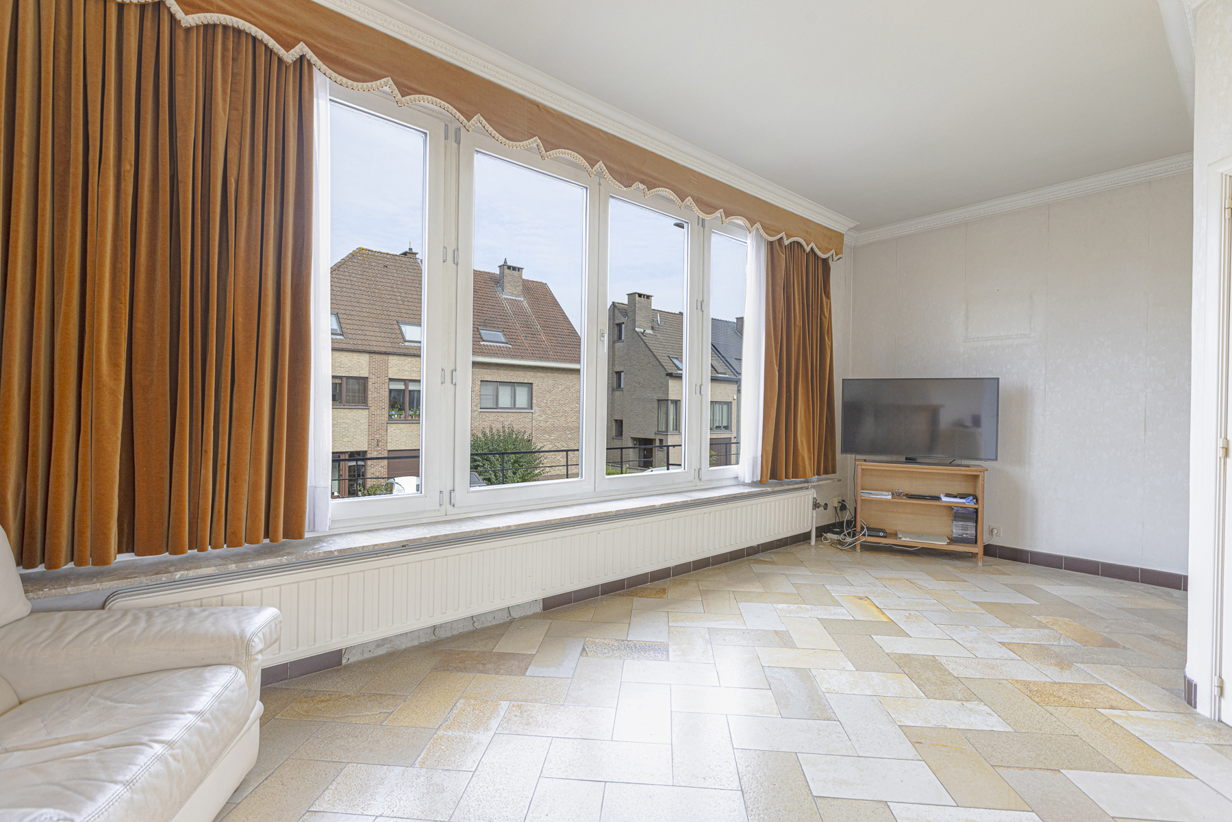 Gezinswoning met leuke tuin, garage en 3 slaapkamers. - foto 4