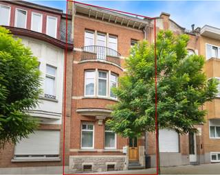 Anderlecht - In the ‘Meir’ district, in a quiet, residential street, this attractive two-family house offers around 300 m² of living space. It is...