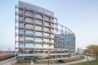 Kwalitatieve kantoren van 706 m² te huur. Ook andere oppervlaktes mogelijk van 500 m² tot 6.027 m². De kantoren maken deel uit van Airport...