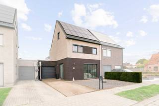 Stijlvolle, recente luxueuze halfopen woning (2015) in een rustige, kindvriendelijke wijk in Wommelgem, op een zucht van Antwerpen. Zeer...