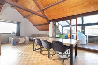 LAEKEN, quartier Pagodes, au 3ème étage d'un immeuble construit en 1979, charmant duplex de ± 140m² habitables avec terrrasse.Au 3ème étage : *...