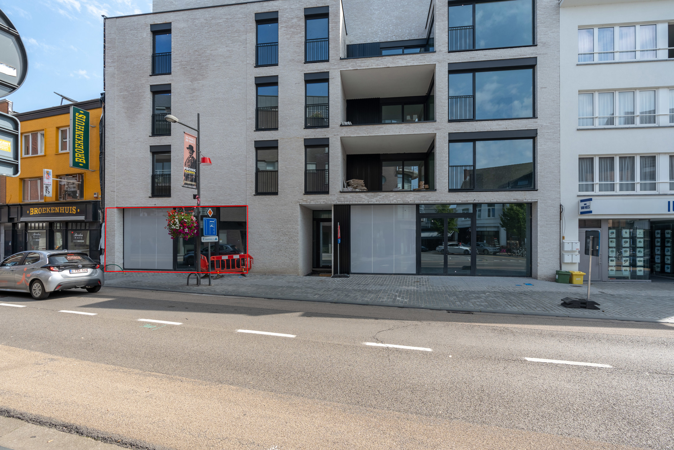 Knap casco handelspand van 184 m² in Residentie "De Voogdij" in het centrum van Mol.  - foto 5