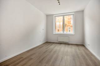 Gelegen aan de Tiensesteenweg in Kessel-Lo, op een boogscheut van het bruisende centrum van Leuven, vindt u dit schitterend gerenoveerde herenhuis. De woning combineert hedendaags comfort met het originele karakter van het pand, waardoor elke ruimte warmte en authenticiteit uitstraalt.<br /><br />Bij de renovatie is speciaal aandacht besteed aan energiezuinigheid, met hoogwaardige isolatie, moderne technieken en duurzame materialen. Dit resulteert in een uitstekende EPC-score van A, zodat u geniet van een comfortabel huis met lage energiekosten.<br /><br />Met een oppervlakte van 300 m² biedt het huis een ruime indeling, bestaande uit 5 slaapkamers en 2 moderne badkamers. Perfect voor een groot gezin of voor wie extra leefruimte wil.<br /><br />Aan de achterzijde beschikt de woning over een zonnig terras en een knus stadstuintje.<br /><br />Een unieke kans voor wie op zoek is naar een ruime, energiezuinige woning met karakter, in een toplocatie dichtbij alle voorzieningen van Leuven.<br /><br />Interesse? Neem contact op met Alexander via 0479 79 86 94 of alex@sophimo.be!