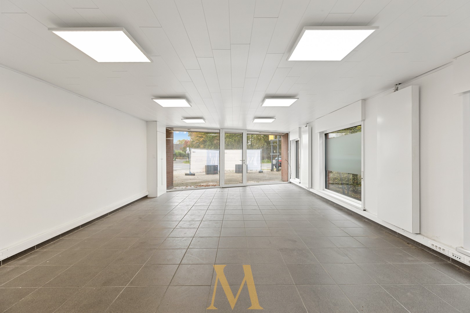 Instapklaar handelspand met grote visibiliteit, vlotte bereikbaarheid en parking - photo 4