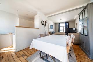 🏢 Te koop – Duplex appartement met 2 slaapkamers in Evere<br /><br />📍 Auguste De Boeckstraat 5, Evere<br />💰 Prijs: 275.000 €<br />📈 Huurinkomsten: ± 1.135 €/maand OF 4,95% bruto rendement<br /><br />We Invest Brussel-Europa biedt u exclusief dit appartement met 2 slaapkamers aan, ideaal gelegen in een rustige en gegeerde wijk van Evere, vlakbij winkels, openbaar vervoer en de Europese instellingen.<br /><br />2e verdieping (duplex): 120 m² – EPC G<br /><br />🔹 Troeven:<br />Huidige huurinkomsten: ± 1.135 €/maand<br />Uitstekend huurrendement in een zone met hoge vraag<br />Lopende huurcontracten – stabiele huurders<br />Goed onderhouden, kleine werken mogelijk voor extra comfort<br />Individuele gasverwarming, aparte meters, private kelders<br />Een rendabele en veilige vastgoedinvestering in Brussel, in een gemeente in volle groei.<br /><br />📞 Contact & bezoeken:<br />Rebecca Hallal<br />We Invest Bruxelles-Europe<br />📱 Tél. : +32 472 12 62 42 | ☎️ 02 478 67 49<br />📧 Email : rebacca.hallal@weinvest.be<br /><br />🌐 Ontdek onze andere appartementen te koop in Evere op www.weinvest.be
