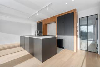 Dit project neemt deel aan de NIEUWBOUWZONDAG op 27 april van 10u tot 14u Belle View is een exclusief woonproject dat een bestaande villa uit 1929 in...