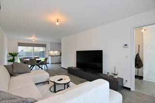 Ontdek deze prachtigen instapklare moderne nieuwbouwwoning gelegen in een rustige doodlopende straat met een uitstekende bereikbaarheid...