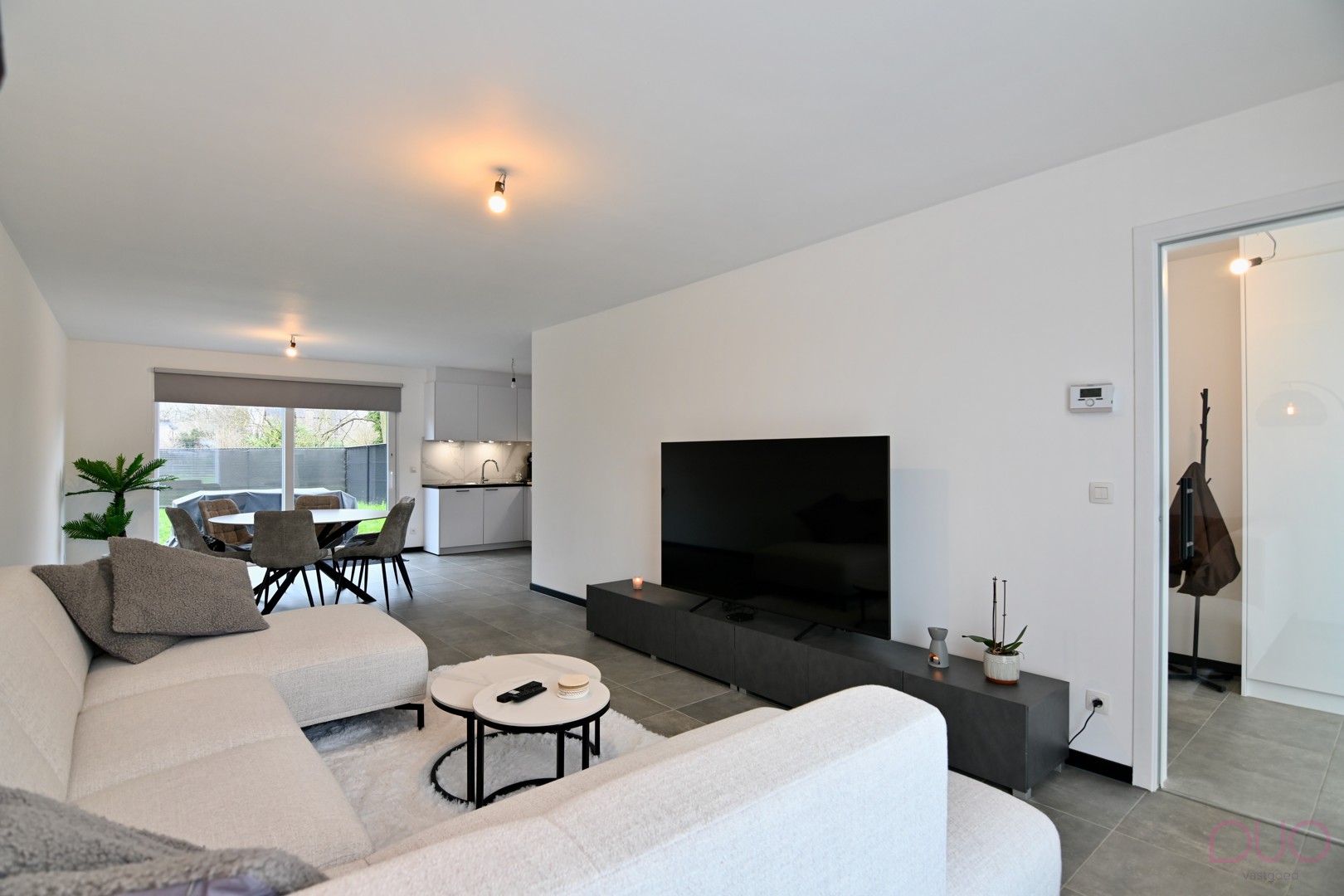 Moderne halfopen gezinswoning. - foto 2